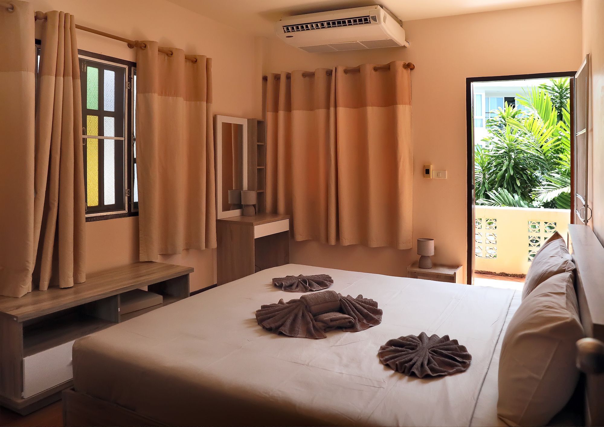 Villa Kamala Beach Exteriör bild